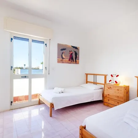 Luxury Air-conditioned Sleeps 10 Torre Lapillo Villa Porto Cesareo