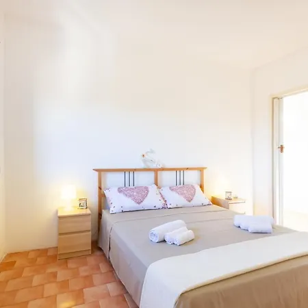 Luxury Air-conditioned Sleeps 10 Torre Lapillo *