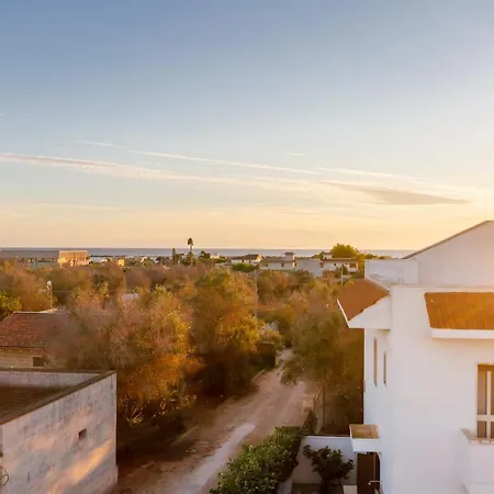Luxury Air-conditioned Sleeps 10 Torre Lapillo *