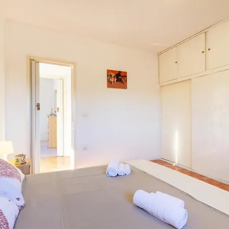 Luxury Air-conditioned Sleeps 10 Torre Lapillo