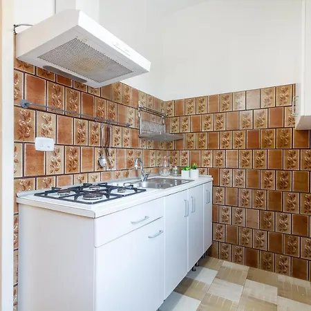 Luxury Air-conditioned Sleeps 10 Torre Lapillo Villa *