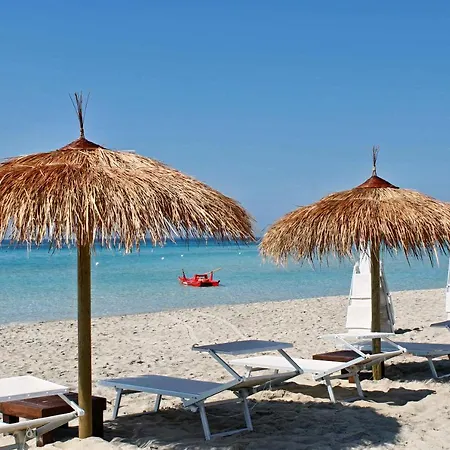 Luxury Air-conditioned Sleeps 10 Torre Lapillo Villa
