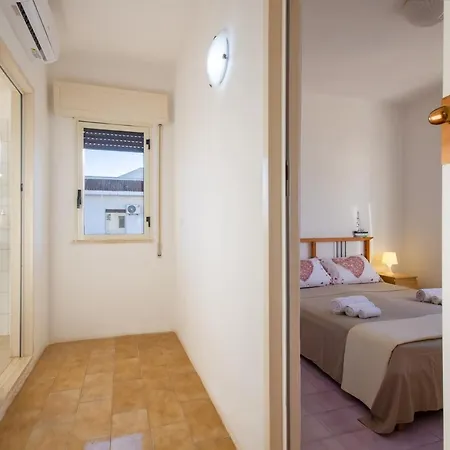 Luxury Air-conditioned Sleeps 10 Torre Lapillo Villa *