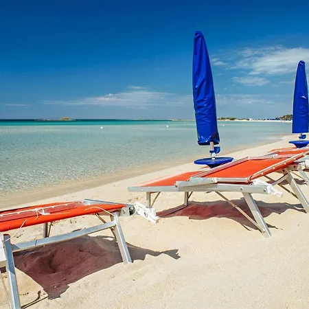 Luxury Air-conditioned Sleeps 10 Torre Lapillo Villa