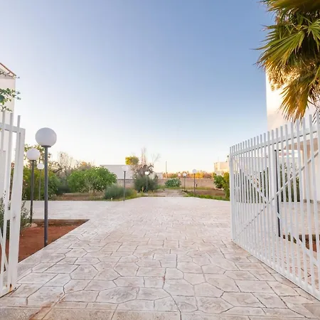 Luxury Air-conditioned Sleeps 10 Torre Lapillo Villa Porto Cesareo