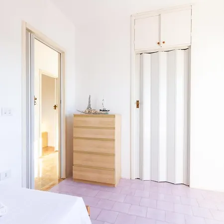 Luxury Air-conditioned Sleeps 10 Torre Lapillo Villa *